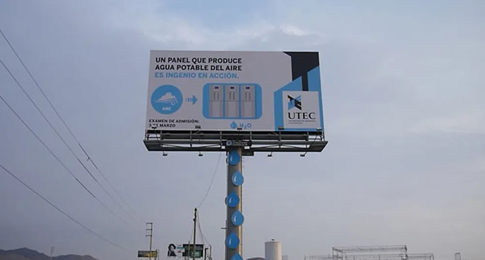 Рекламно пано снабдява Перу с питейна вода