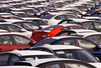 Продажбите на нови автомобили в Европа паднаха до 20-годишно дъно