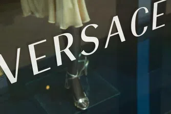 Фамилията Версаче продава до 30% от едноименната модна къща