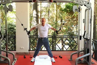 Путин и Медведев тренираха във фитнеса и пиха чай