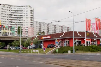 Електромобилите в Чехия вече могат да зареждат в McDonald's