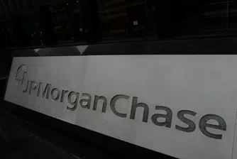 JP Morgan до стената