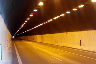 Това е обновеният тунел Топли дол на магистрала Хемус