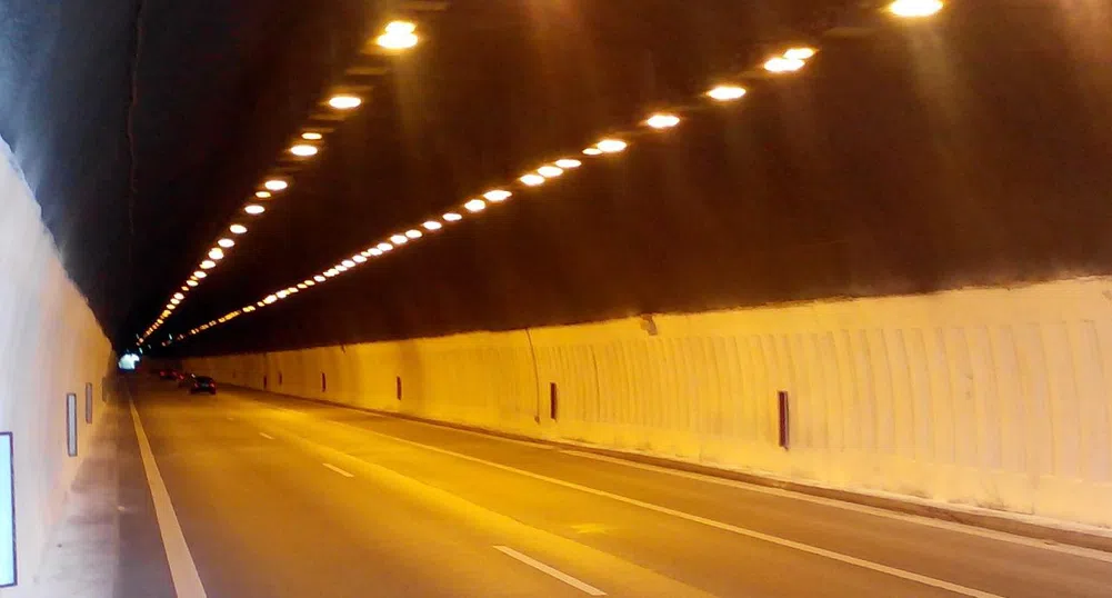 Това е обновеният тунел Топли дол на магистрала Хемус