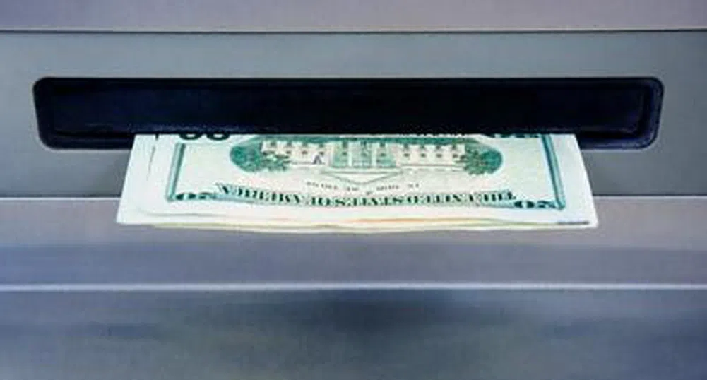 Банки не връщат откраднати през банкомат пари