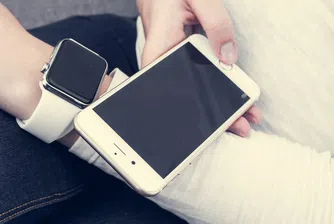 Apple Watch и iPhone остават свързани поне още година