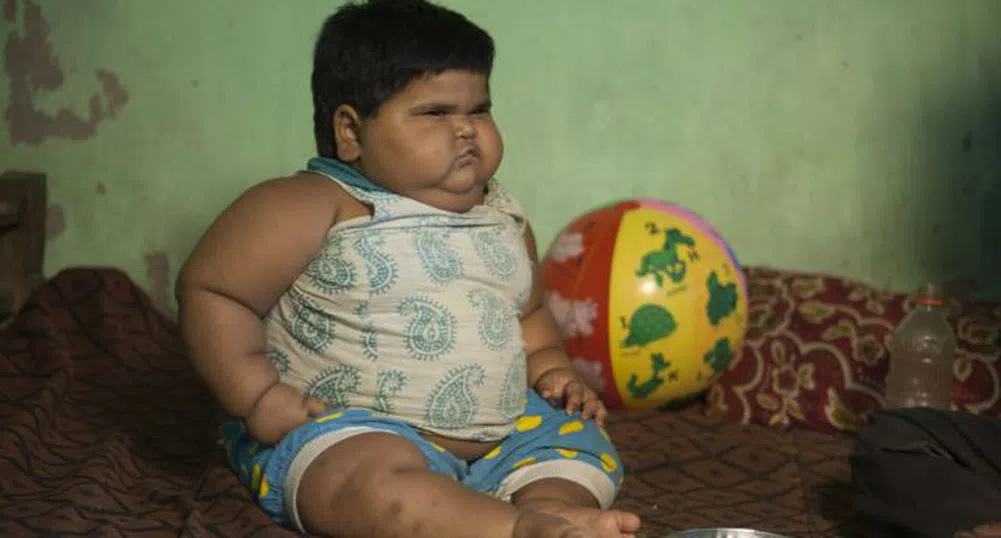 Семейство харчи всичките си пари, за да храни 24-килограмово бебе
