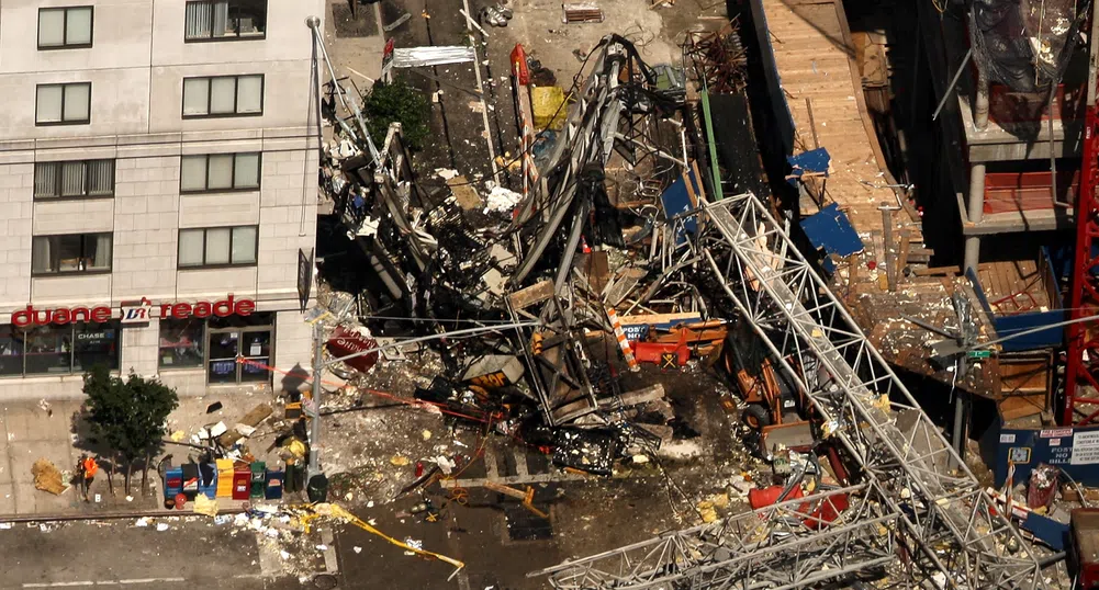 Падна строителен кран в Ню Йорк, един убит и трима ранени