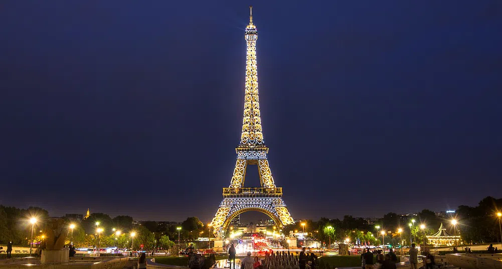 Някой плати за стълби от Айфеловата кула над половин милион евро
