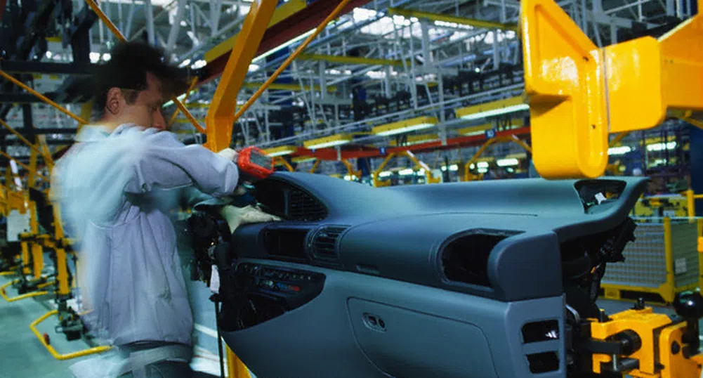 Peugeot Citroën съкращава 8000 работни места