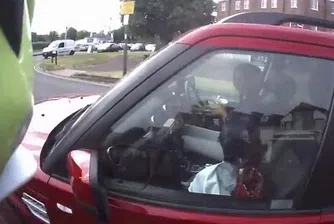 Не правете това, докато шофирате (видео)