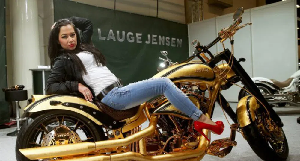 Златният Harley Davidson