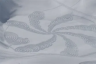 Британец прави "извънземни" рисунки върху сняг