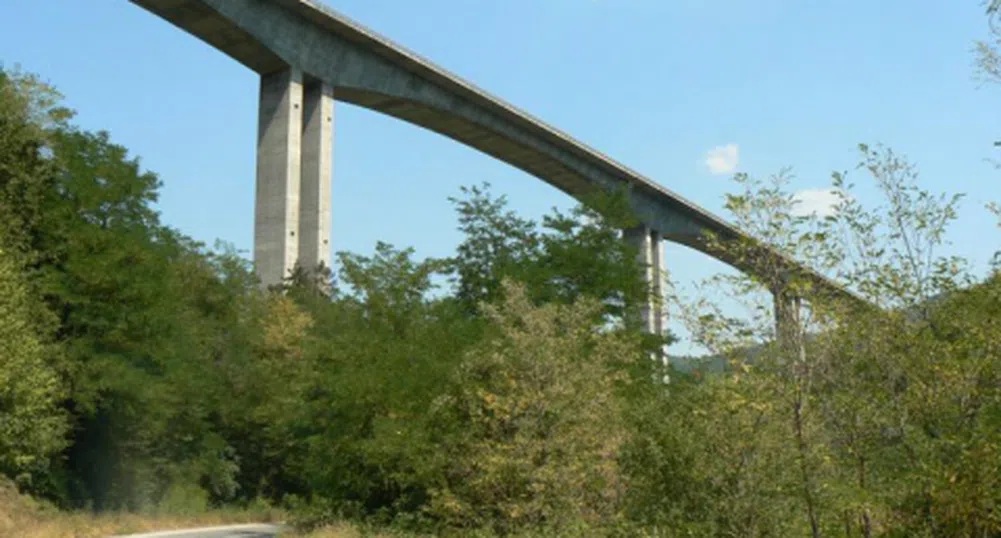 Издигат 110-метрови мостове по лот 3.2 на Струма