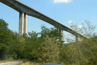 Издигат 110-метрови мостове по лот 3.2 на Струма