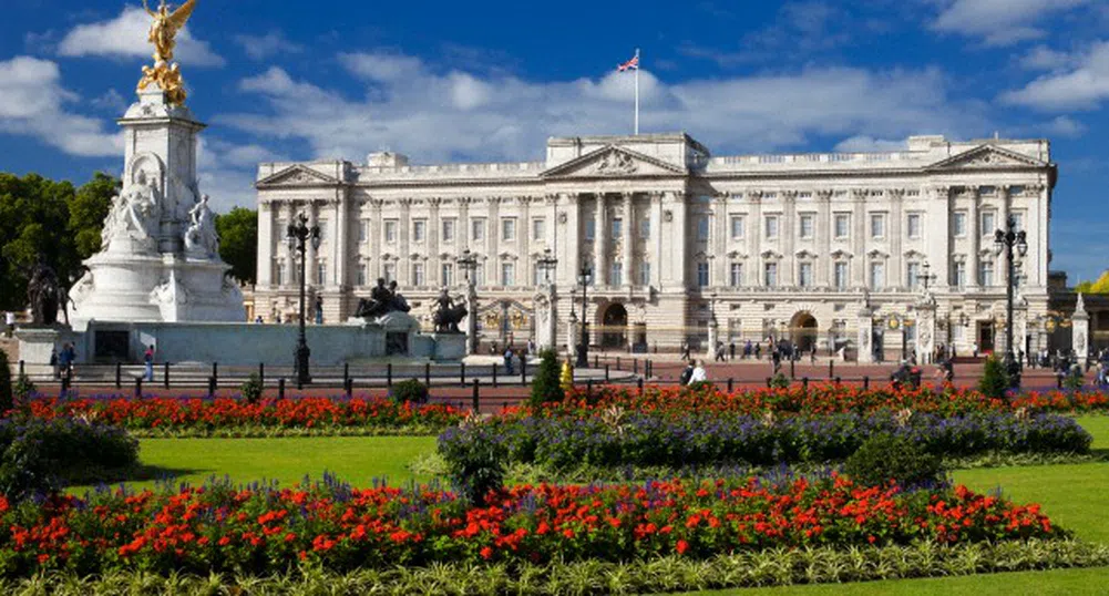 Защо отворени прозорци на Бъкингамския дворец ядосаха британците