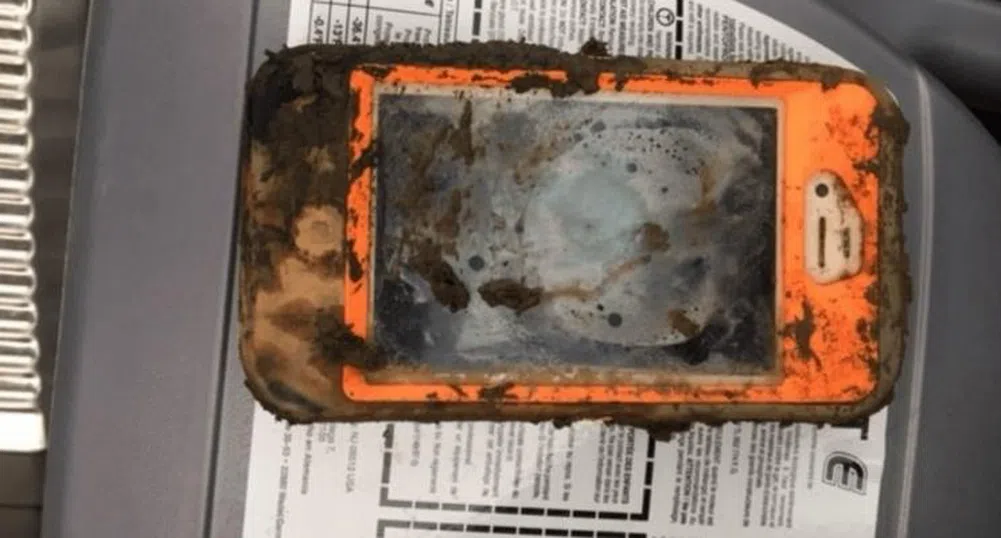 iPhone 4 прекара една година в ледена кал - дали работи?