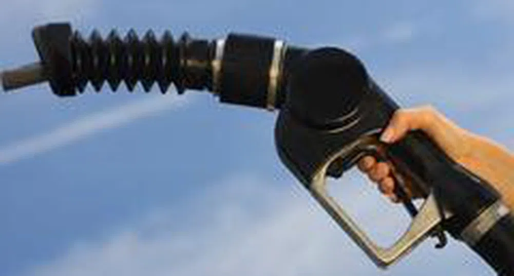 Бензинът в САЩ мина 3 долара за галон
