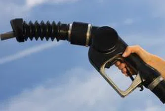Бензинът в САЩ мина 3 долара за галон
