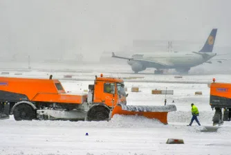 Безопасни ли са полетите през зимата?