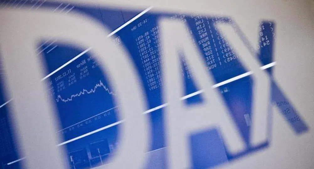 Немският DAX стартира с нов рекорд, доларът поевтинява