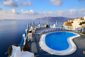 И хотелите в Гърция се разпродават