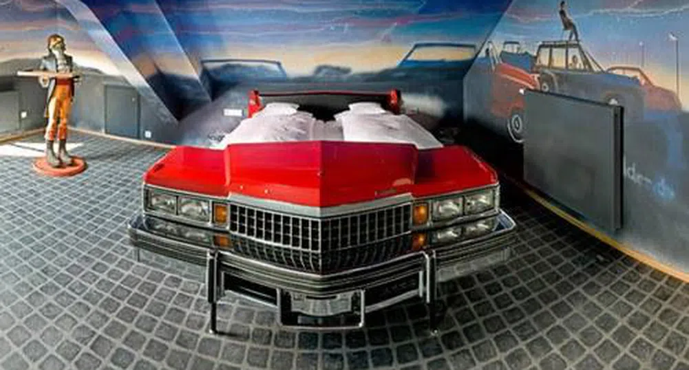 V8 Хотел: Автомобилите от вътре