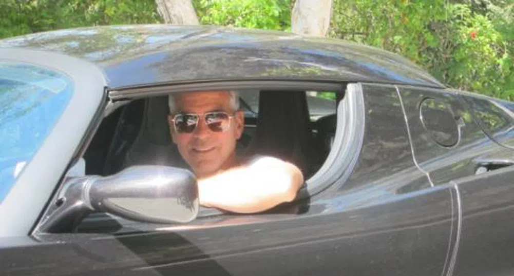 Джордж Клуни продава колата си на търг
