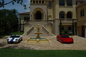 Продават къща във Флорида с бонус луксозни автомобили