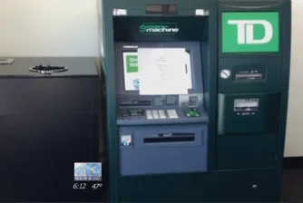 Бездомник източи 37 000 долара от повреден банкомат в САЩ