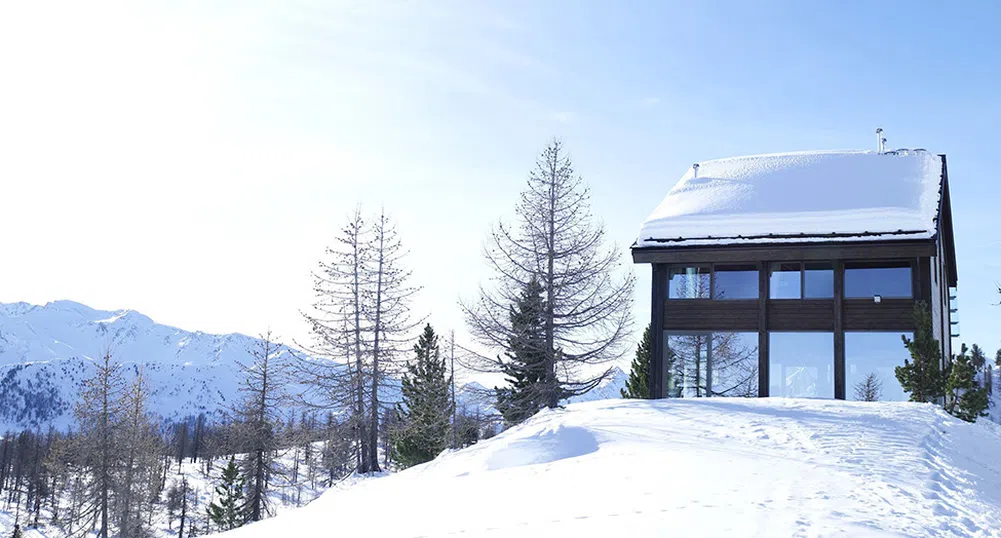 Сгушена в планината: невероятна стъклена планинска къща