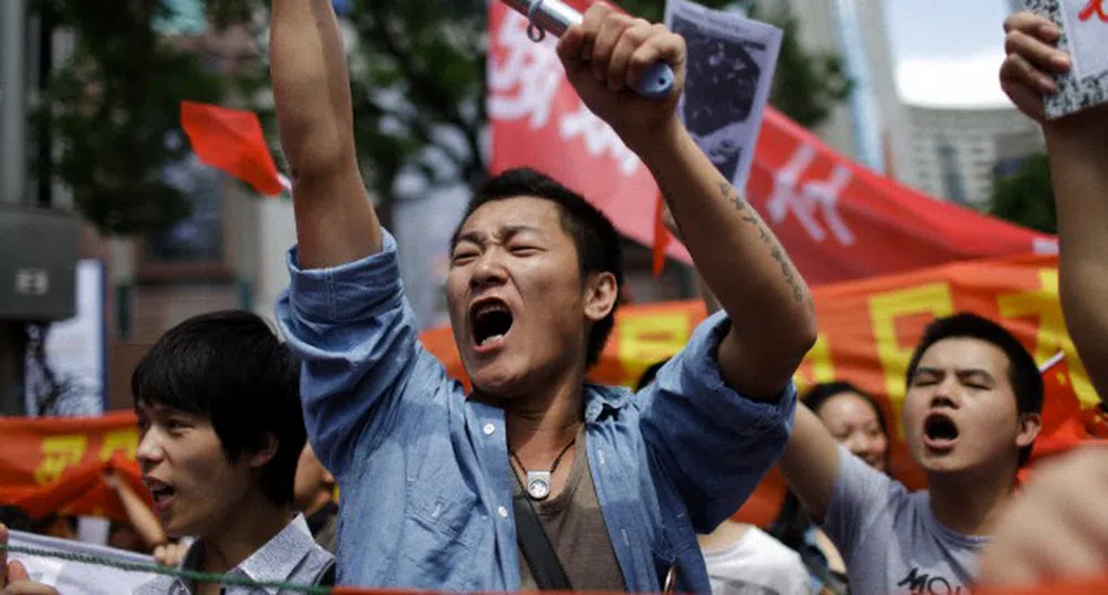 Японски компании спират работа в Китай