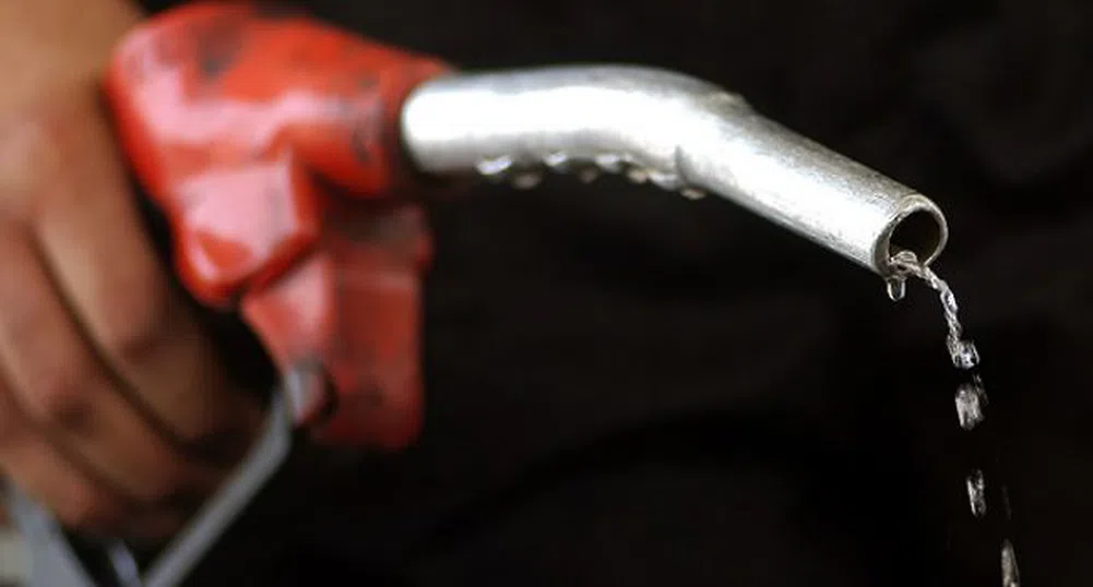 Бензинът при 38 стотинки за литър в някои щатски бензиностанции