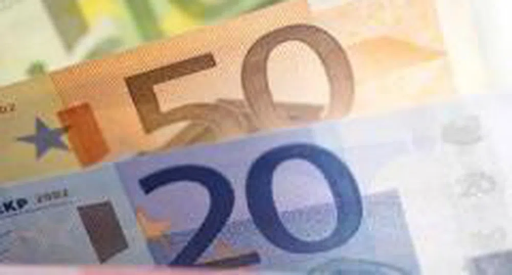 Еврото поскъпва днес спрямо долара и йената