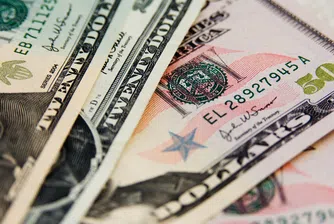 Доларът е близо до най-високото си ниво от шест седмици