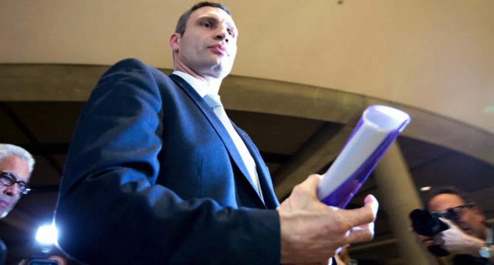 Неизвестни стреляха по депутат от партията на Кличко в Украйна
