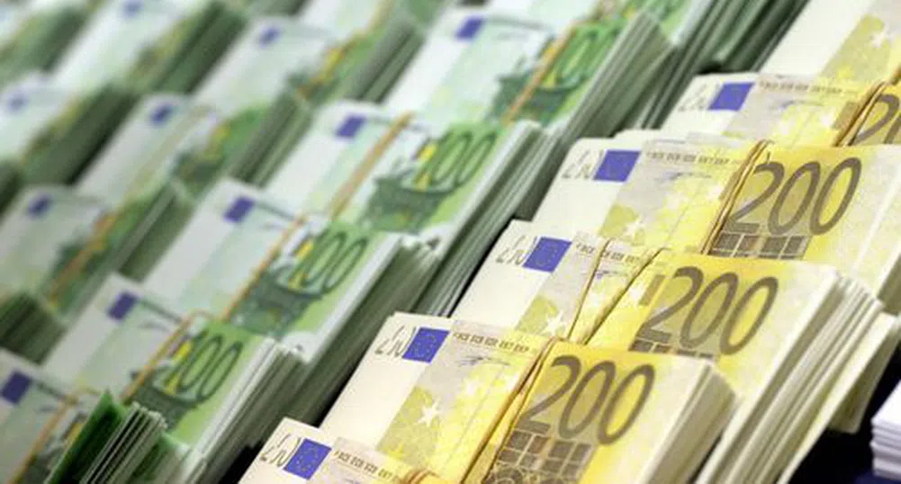 Еврото пада, след като европейските министри не стигнаха до единно решение