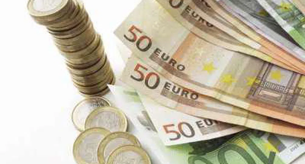 Еврото се насочва към седмична загуба