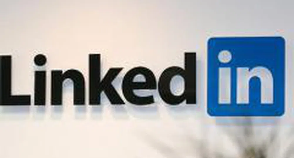 LinkedIn ще продава акциите си на цена между 32 и 35 долара