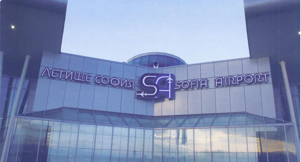Стотици пътници блокирани на летище София