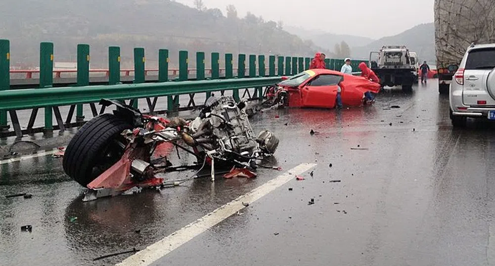 Катастрофа между две Ferrari в Китай (снимка)