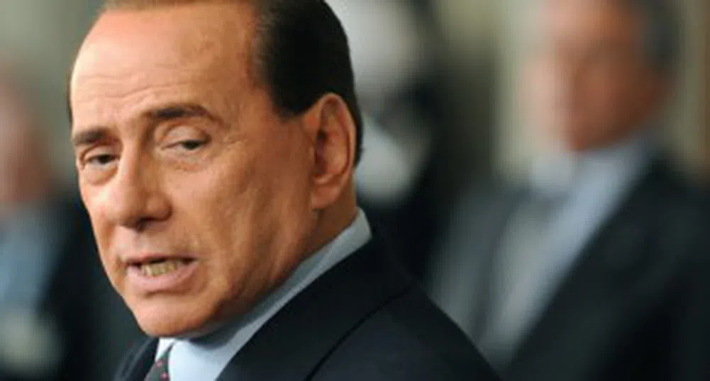 Берлускони поиска отпуск от общественополезния труд