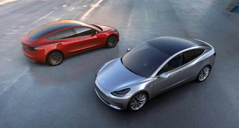 Tesla представи дългоочаквания Model 3