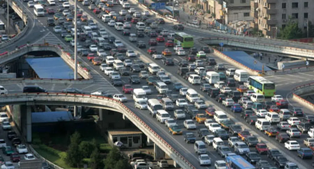В Пекин милионна опашка чака за автомобилни номера