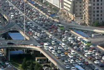 В Пекин милионна опашка чака за автомобилни номера
