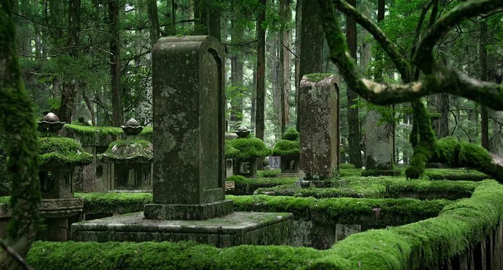 В най-голямото гробище в Япония почиват над 200 000 души