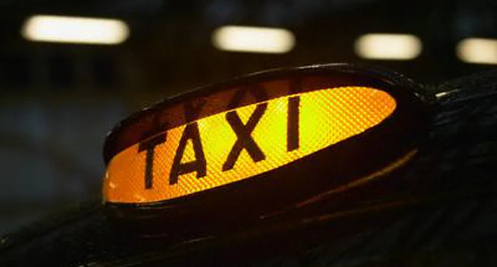 Таксиджия оставя на клиента да прецени колко да плати