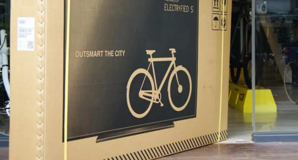 Защо компания за велосипеди постави телевизор на кутиите си?