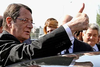 Роднини на президента на Кипър изтеглили милиони в навечерието на кризата