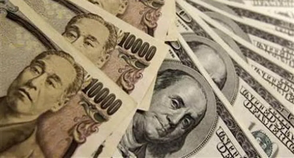 Доларът при най-висока стойност спрямо йената от месец